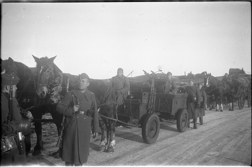 1944_imRahmenDerKonpanie_008 null