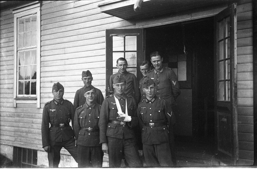 1944_imRahmenDerKonpanie_016 null